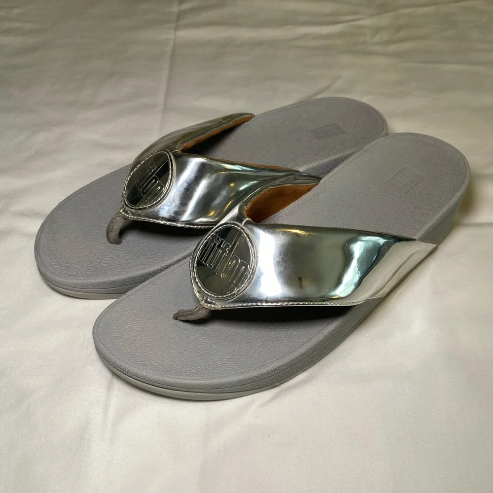FitFlop Sandals Flip Flops Women’s Size 9 Silver Slides - Picture 1 of 3